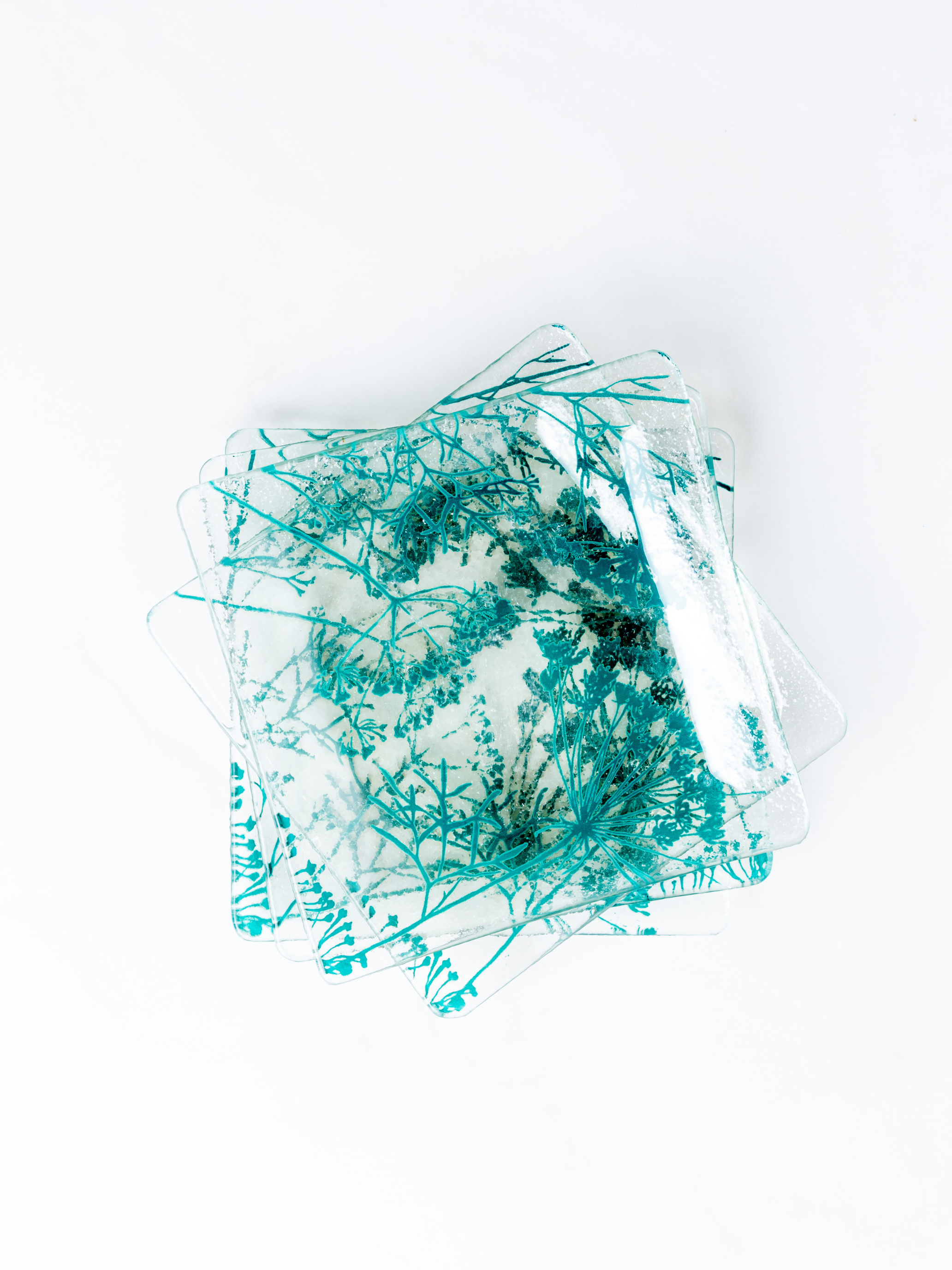 רביעיית צלחות מזכוכית ריבועיות