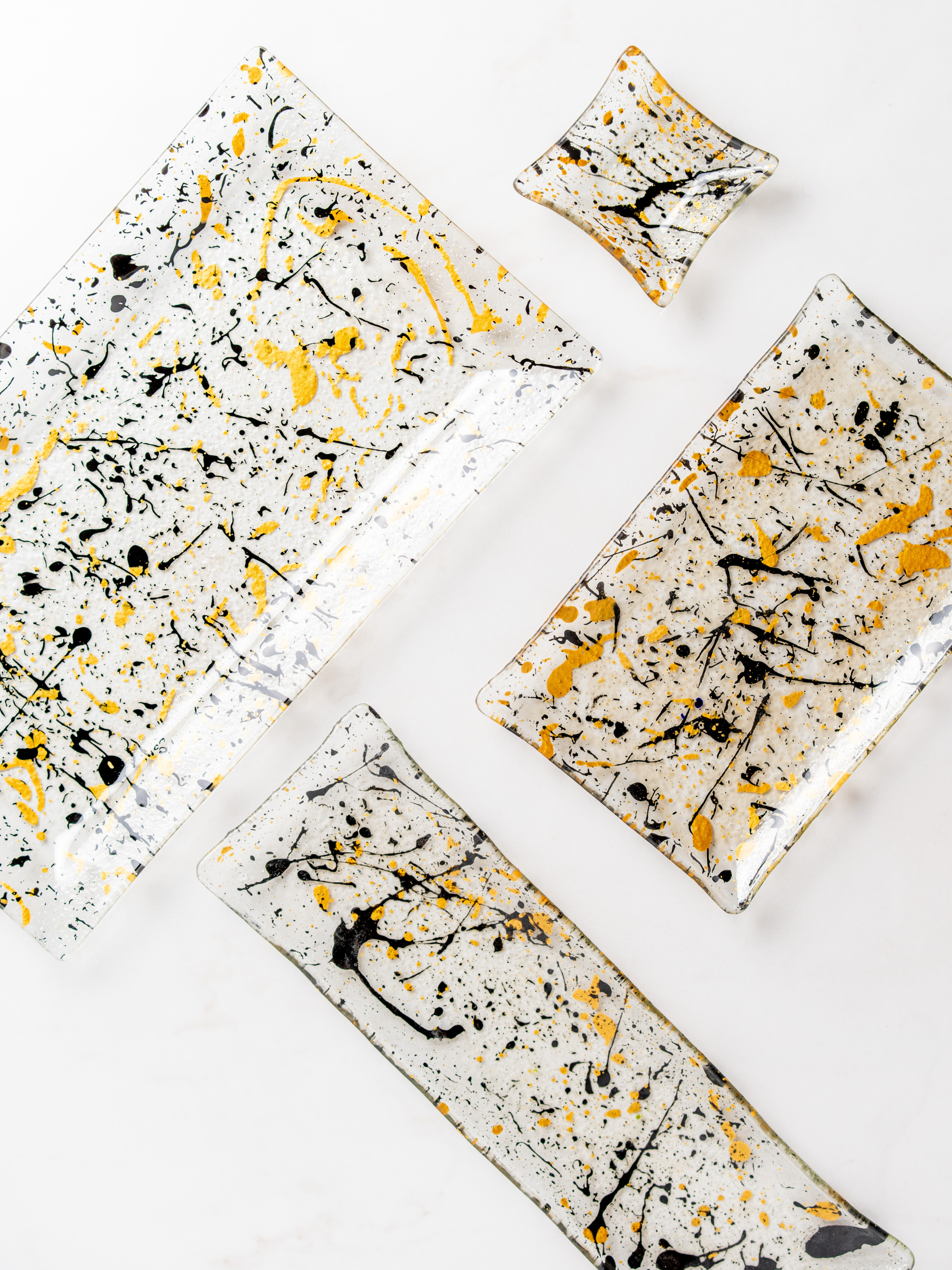 מגש אינגליש קייק זהב ושחור