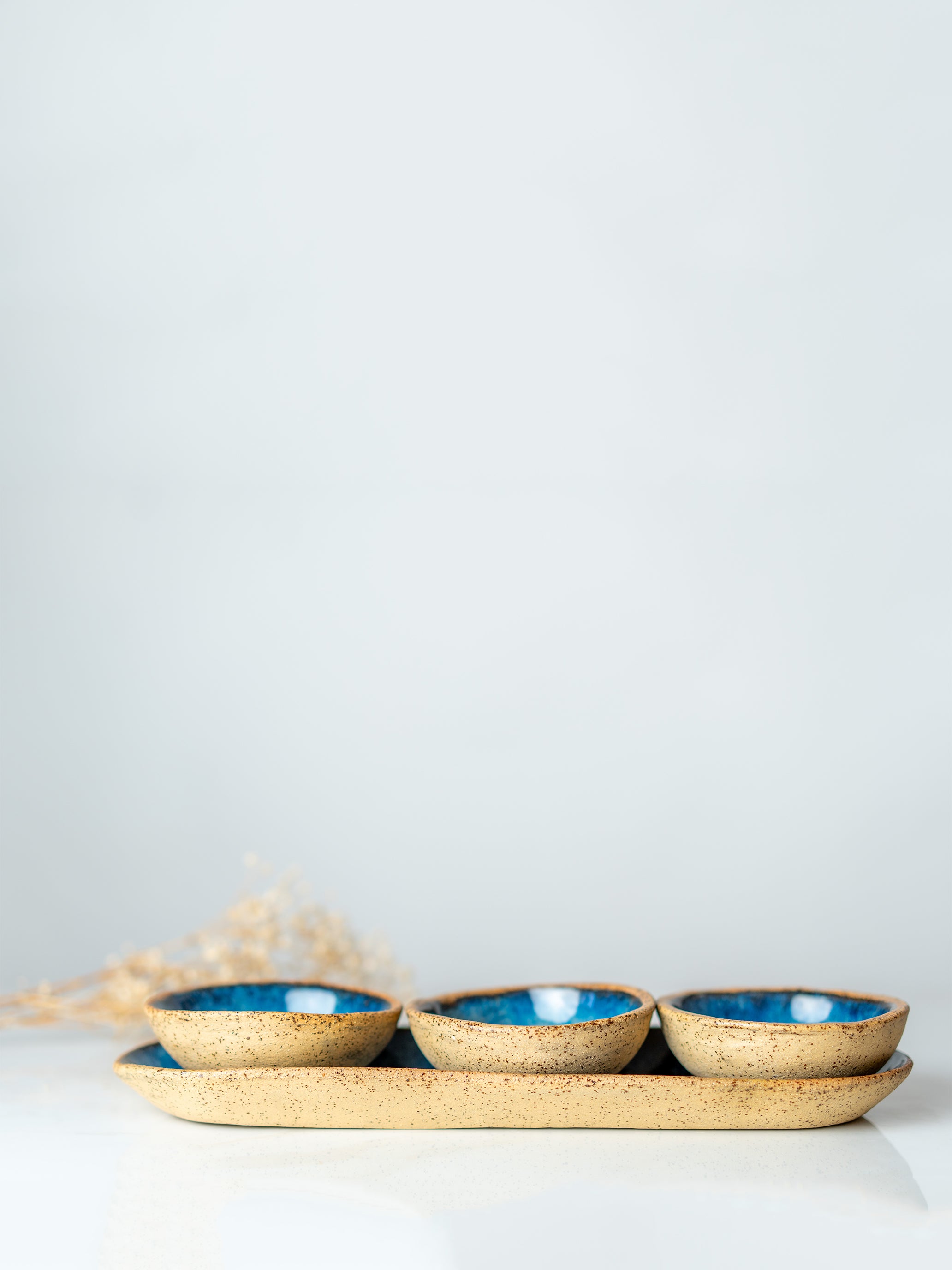 מגש עם קעריות