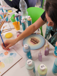 סדנת צביעה על כלי קרמיקה